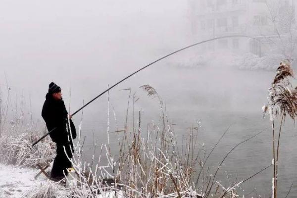 冬季钓鱼的最佳时间，若钓法得当也能做到“淡季不淡”