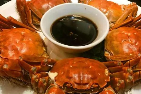 白泥湖乡大闸蟹的产地，被评为市级名牌产品