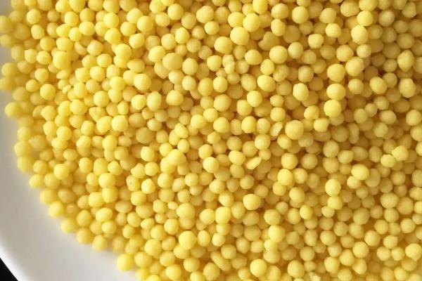玉米铵态氮肥的特点，易融于水且肥效快