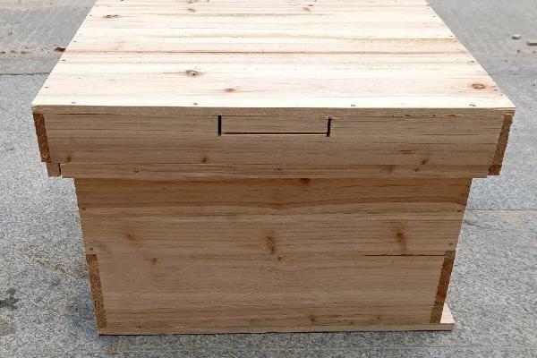 蜂箱有哪些种类，分为传统蜂箱和活框蜂箱