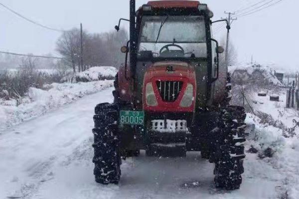 冬季拖拉机合理使用，禁止拖拉机在冰雪路上超载