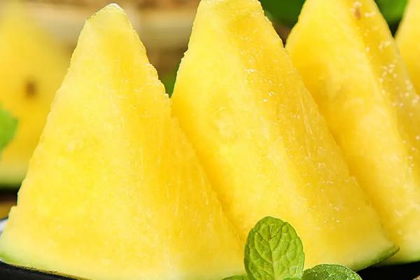 黄心西瓜是转基因的吗，不是转基因西瓜可放心食用