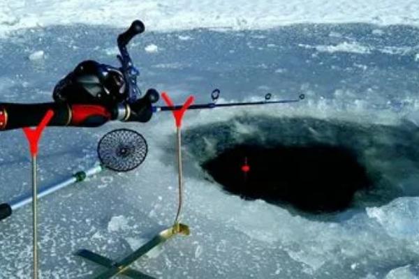 冰钓用什么鱼竿，最常用的鱼竿是冰钓竿