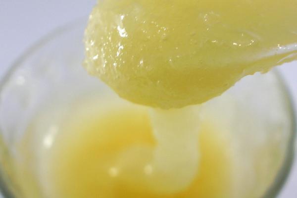 蜂蜜中的白色结晶是什么，葡萄糖含量越高越容易结晶