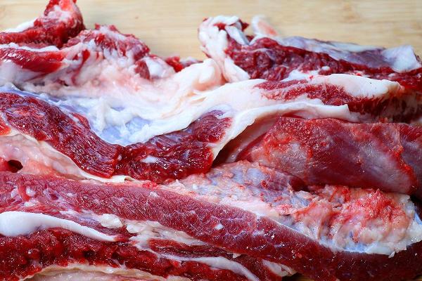 牛腩属于哪个部位，一般指牛肋处的松软肌肉