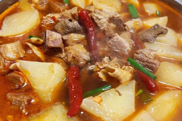 牛腩属于哪个部位，一般指牛肋处的松软肌肉