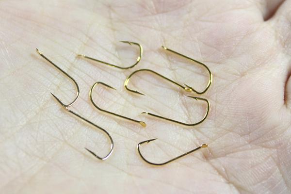 几号袖钩配0.4号子线，通常可使用1号袖钩