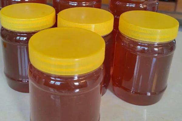 蜂蜜是酸性还是碱性的，在溶液酸碱度上是酸性的