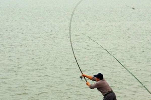 4.8米和5.4米的鱼竿选哪个比较好，5.4米的鱼竿作钓半径更大、且控鱼更有力