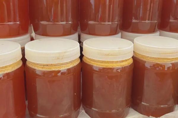 纯蜂蜜一斤60元贵不贵，自然成熟的蜂蜜一斤通常都要60元以上