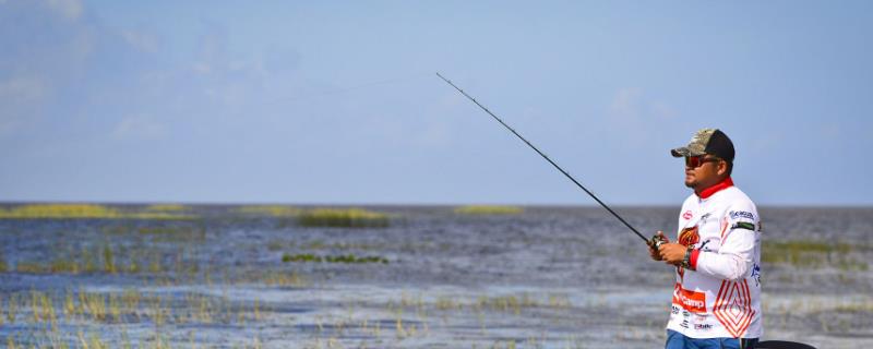 路亚活饵泥鳅钓法，可用路亚竿、小海竿或小矶竿