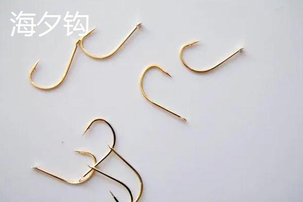 新关东钩与海夕钩的型号对比，前者的钩条粗、后者的钩条细
