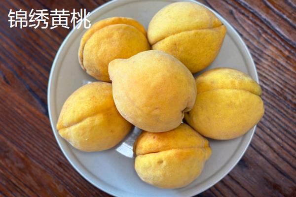 南方桃子哪个品种好吃，常见的有临风2号、胭脂脆桃等