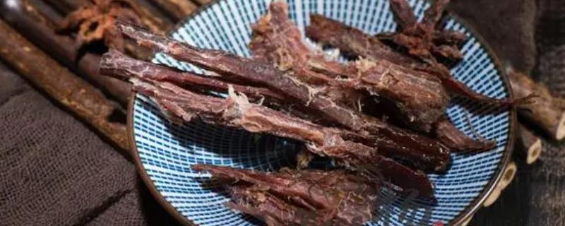 内蒙古包头的特产，有风干牛肉、马奶酒等