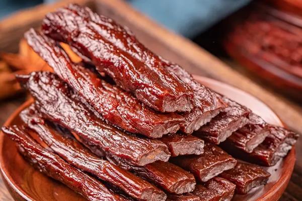 内蒙古包头的特产，有风干牛肉、马奶酒等