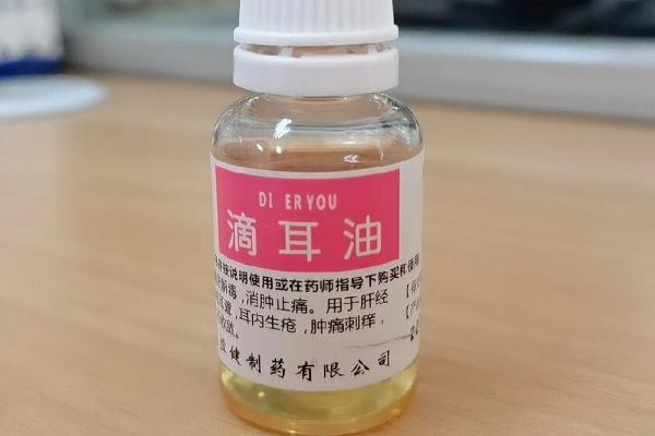 狗狗耳朵发炎的原因，可能是外部伤害或耳道积水所致