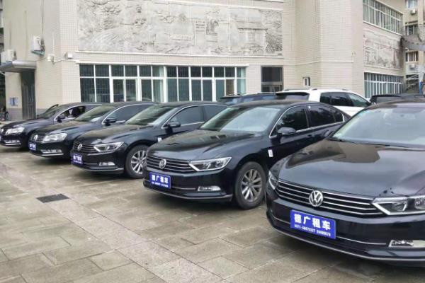 做什么生意赚钱投资小利润大，可以选择手机贴膜、饮品、冰淇淋等