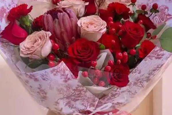 红色玫瑰花的寓意，寓意真挚的爱、长相厮守等
