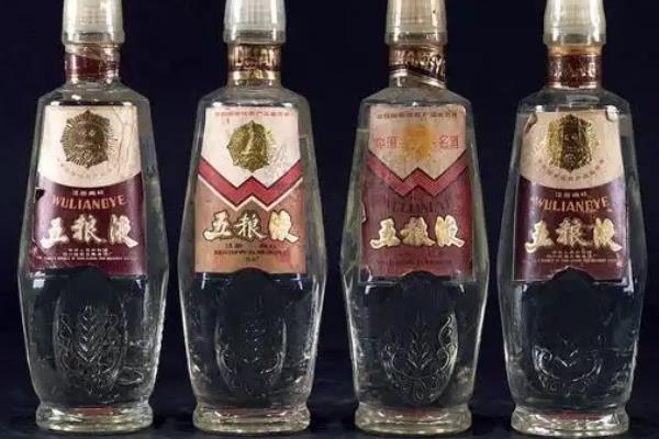 中国哪些酒最贵，赖茅酒曾拍出一千多万元的天价