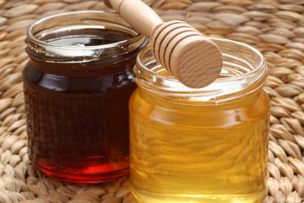 假蜂蜜是用哪种材料制成，主要用白糖、果葡糖浆、麦芽糖制作