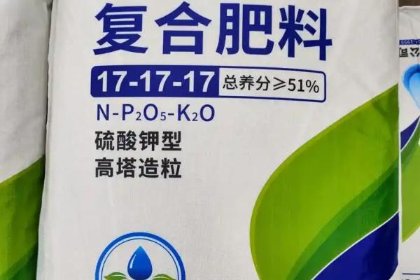 蓝莓树苗的修剪方法，剪除浓密瘦弱的花芽可让植株旺盛生长