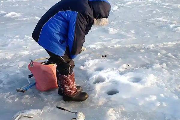 雪后第二天能不能钓鱼，可以作钓但选择晴天更合适
