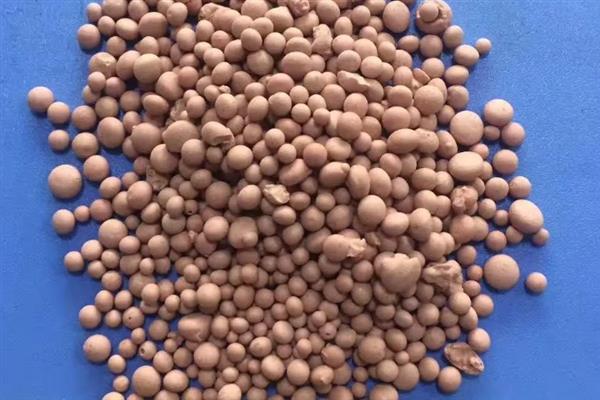 复合肥和水溶肥有什么区别，营养成分、使用方式和用量、作用效果均不同