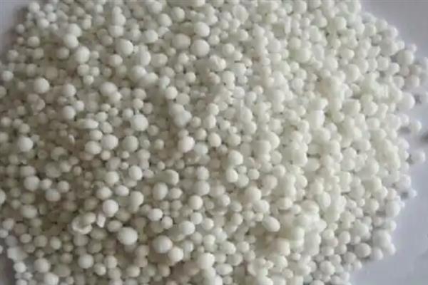 复合肥和水溶肥有什么区别，营养成分、使用方式和用量、作用效果均不同