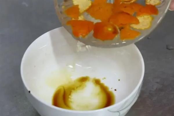 鸡蛋壳发酵做肥料的方法，洗净后用容器密封并放在有阳光的地方