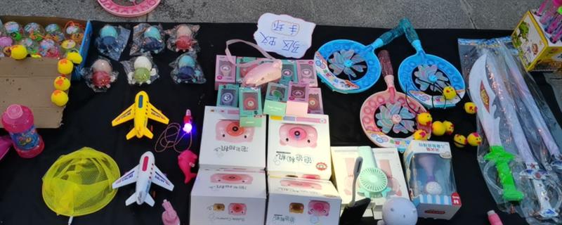 摆地摊卖玩具的利润有多少，1个晚上也有100-200元左右