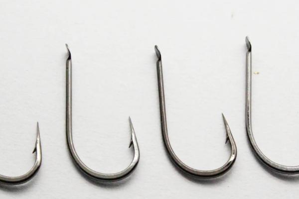 传统钓黑鱼用多大的钩，一般要用大号鱼钩