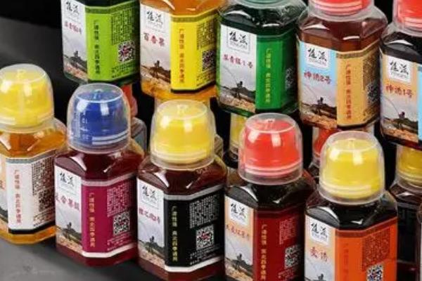 野钓鲤鱼怎么打窝，选好窝料可直接抛投至窝点