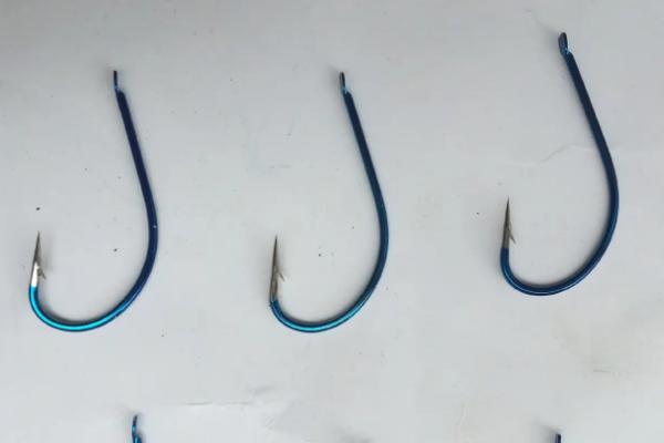 鱼钩的种类、型号和特点，常见的有袖钩、伊势尼钩、伊豆钩等