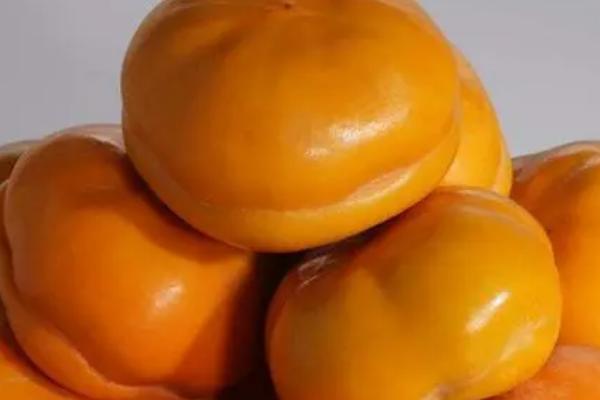 硬柿子的皮能不能吃，通常在吃之前必须要削皮