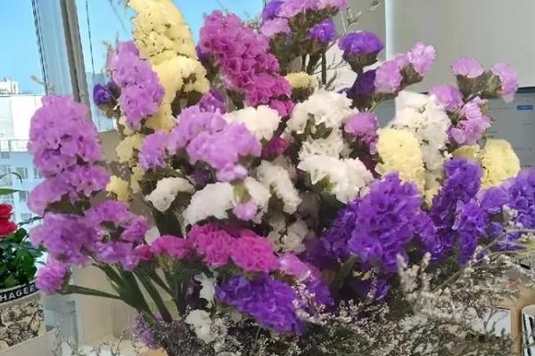 插花的艺术风格，分为东方式和西洋式