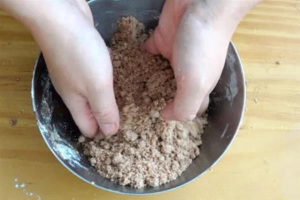 红薯的育苗步骤，气温在15℃以上将薯藤栽到大田中