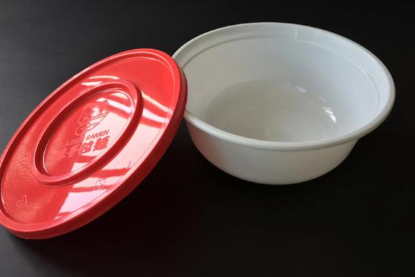 给狗狗挑选食盆的方法，根据脸型去决定碗的形状