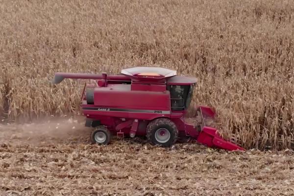 联合收割机工作堵塞原因,可能是中央搅龙堵塞所致