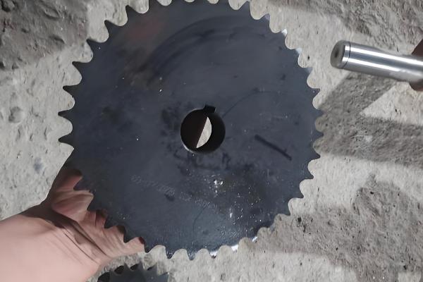 联合收割机工作堵塞原因,可能是中央搅龙堵塞所致