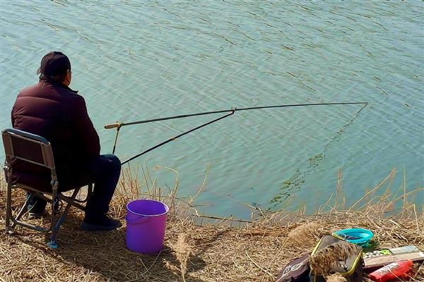 钓鱼走水严重怎么避免走漂,要使用更大的铅坠