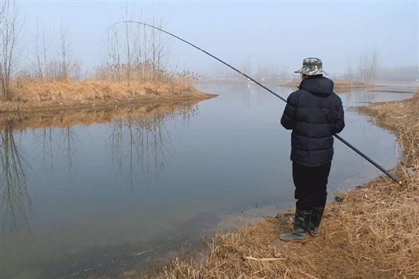 钓鱼走水严重怎么避免走漂,要使用更大的铅坠