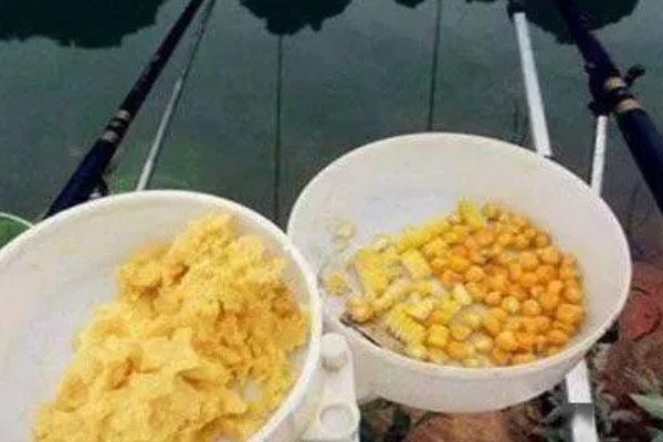 钓草鱼的适宜水深,可以在1-4米的水层中作钓