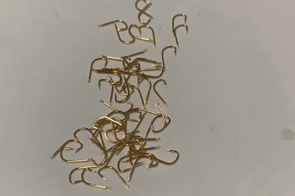 几号金袖钩最小,0.1号金袖钩小于米粒