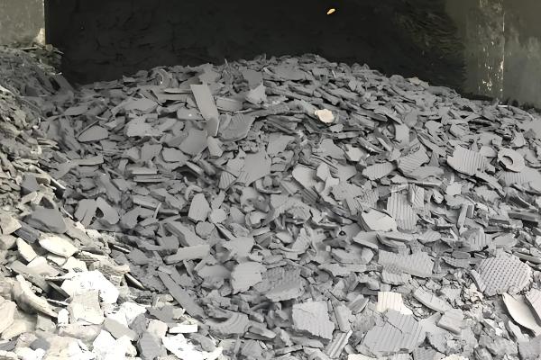 假劣有机肥原材料,有城市污水沉淀的污泥、风化煤等