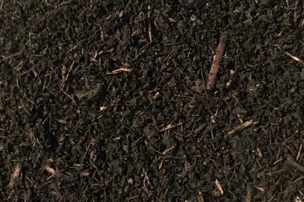 假劣有机肥原材料,有城市污水沉淀的污泥、风化煤等