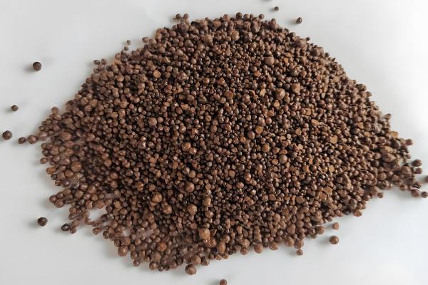 假劣有机肥原材料,有城市污水沉淀的污泥、风化煤等