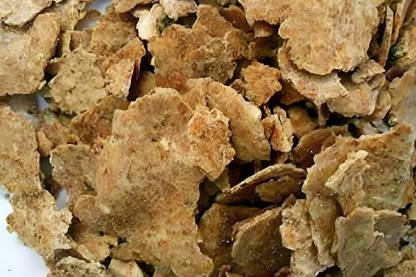 假劣有机肥原材料,有城市污水沉淀的污泥、风化煤等