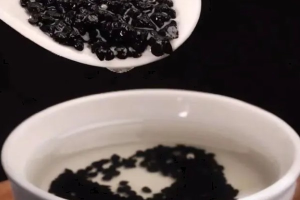 韭菜籽多久发芽，一般会在1个星期左右发芽