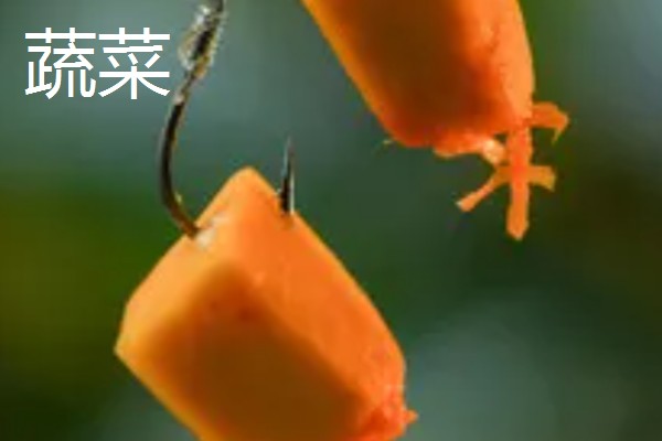 7月份钓草鱼用哪种饵料,首选青草、玉米粒等素饵