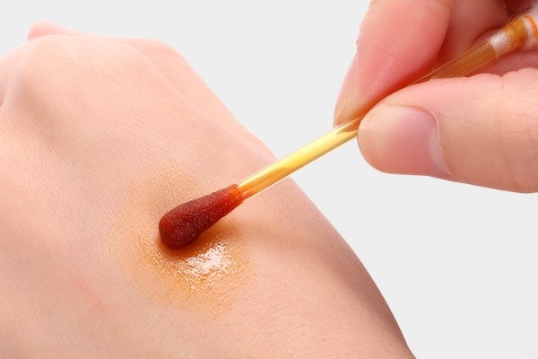 被仙人掌扎了怎么处理，需要先把刺挑出来